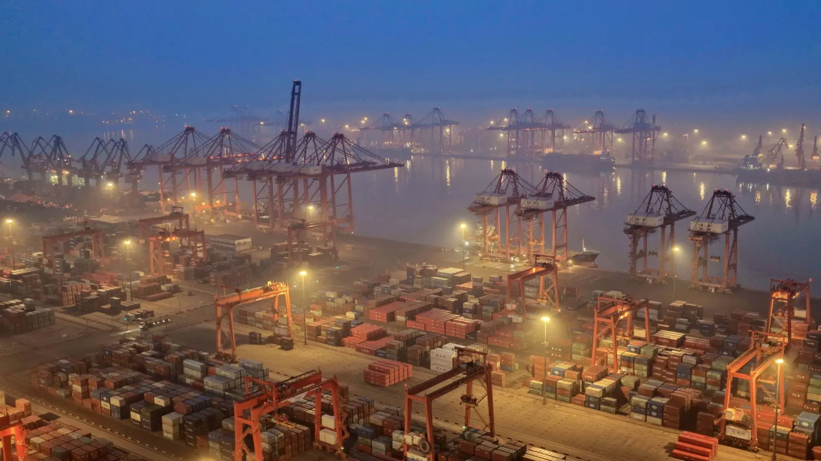Der Außenhandel ist eine wichtige Stütze für die chinesische Wirtschaft. Andere Bereiche stottern dagegen. (Archivbild)  (Foto: Yang Shiyao/XinHua/dpa)