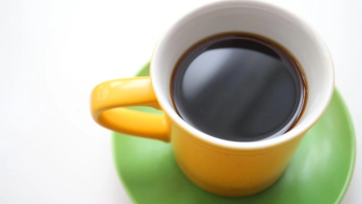 Nach sehr viel Kaffee stand einem 24-Jährigen in Emskirchen der Sinn. Er wollte für die Packungen allerdings nicht bezahlen.  (Foto: Karl-Josef Hildenbrand/dpa)