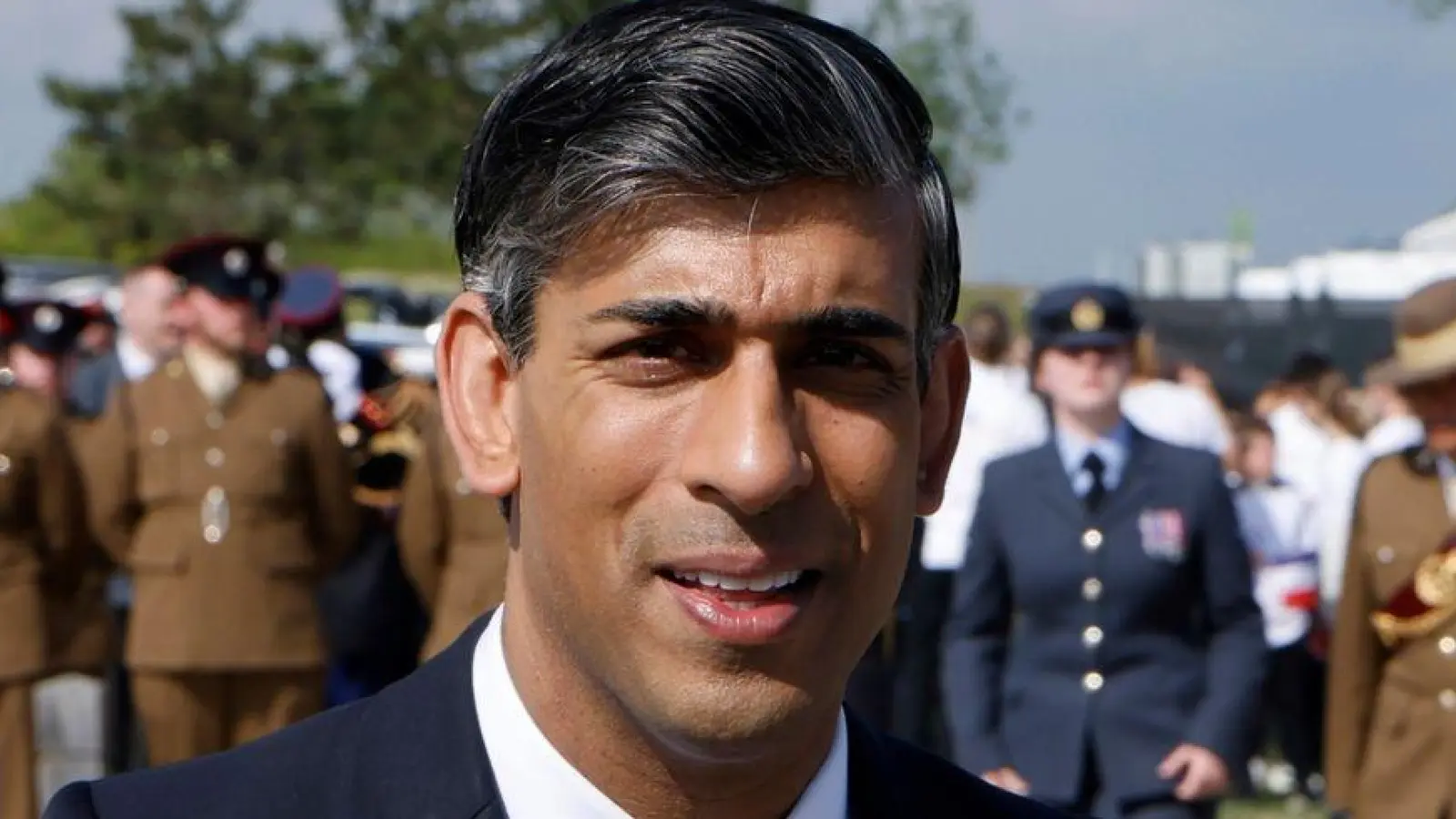 Der britische Premierminister Rishi Sunak und seine Frau Akshata Murty. (Foto: Ludovic Marin/AFP/AP/dpa)