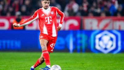 Aleksandar Pavlović trainiert wieder beim FC Bayern. (Archivbild) (Foto: Tom Weller/dpa)