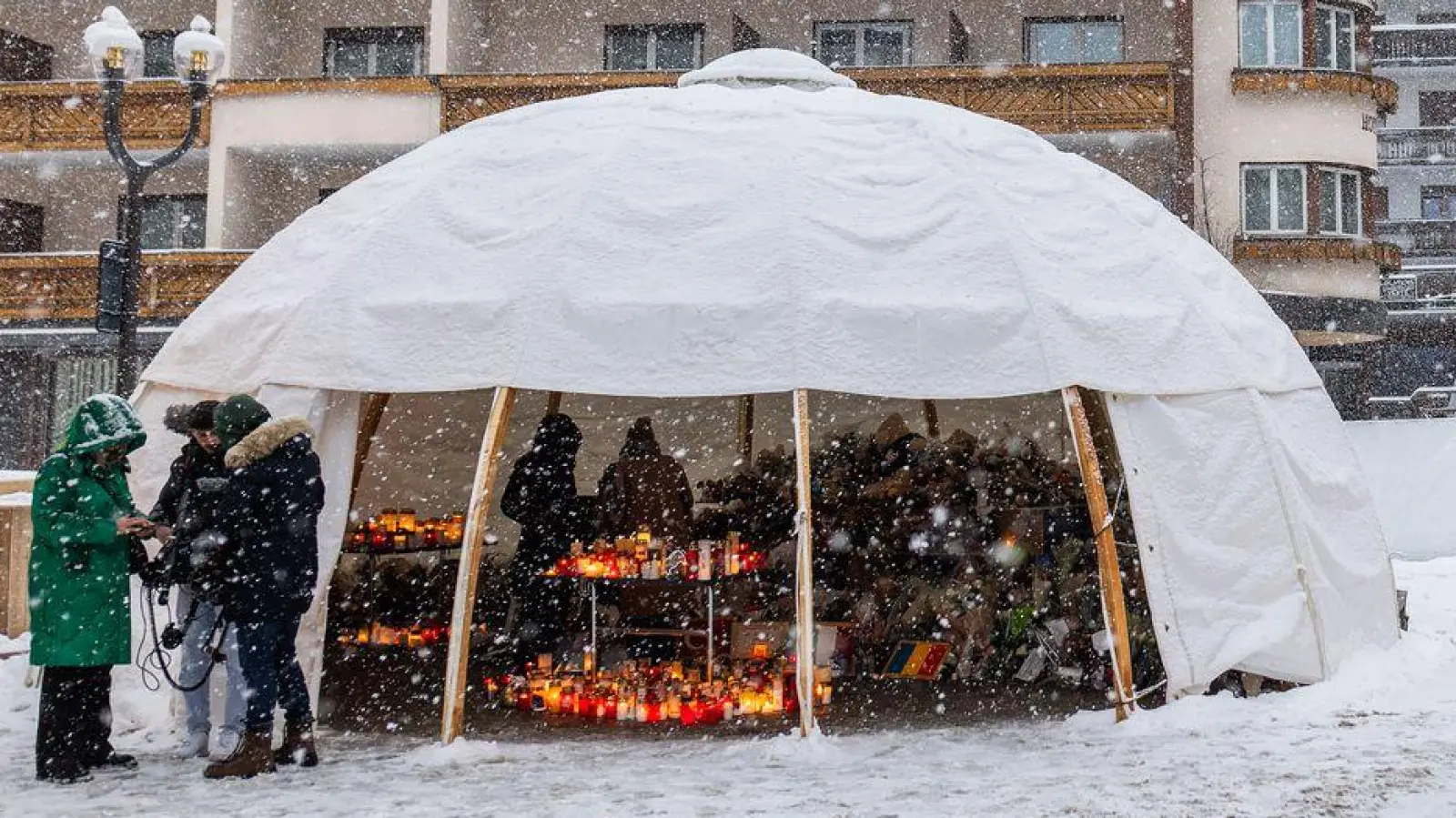 Die Gemeinde Crans-Montana greift jetzt bei Brandschutzmängeln durch. (Archivbild) (Foto: Philipp von Ditfurth/dpa)