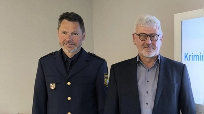 Polizeichef Dieter Hegwein (links) und der stellvertretende Kripo-Chef Hermann Struhler stellten die Ansbacher Kriminalstatistik vor. (Archivbild: Thomas Schaller)