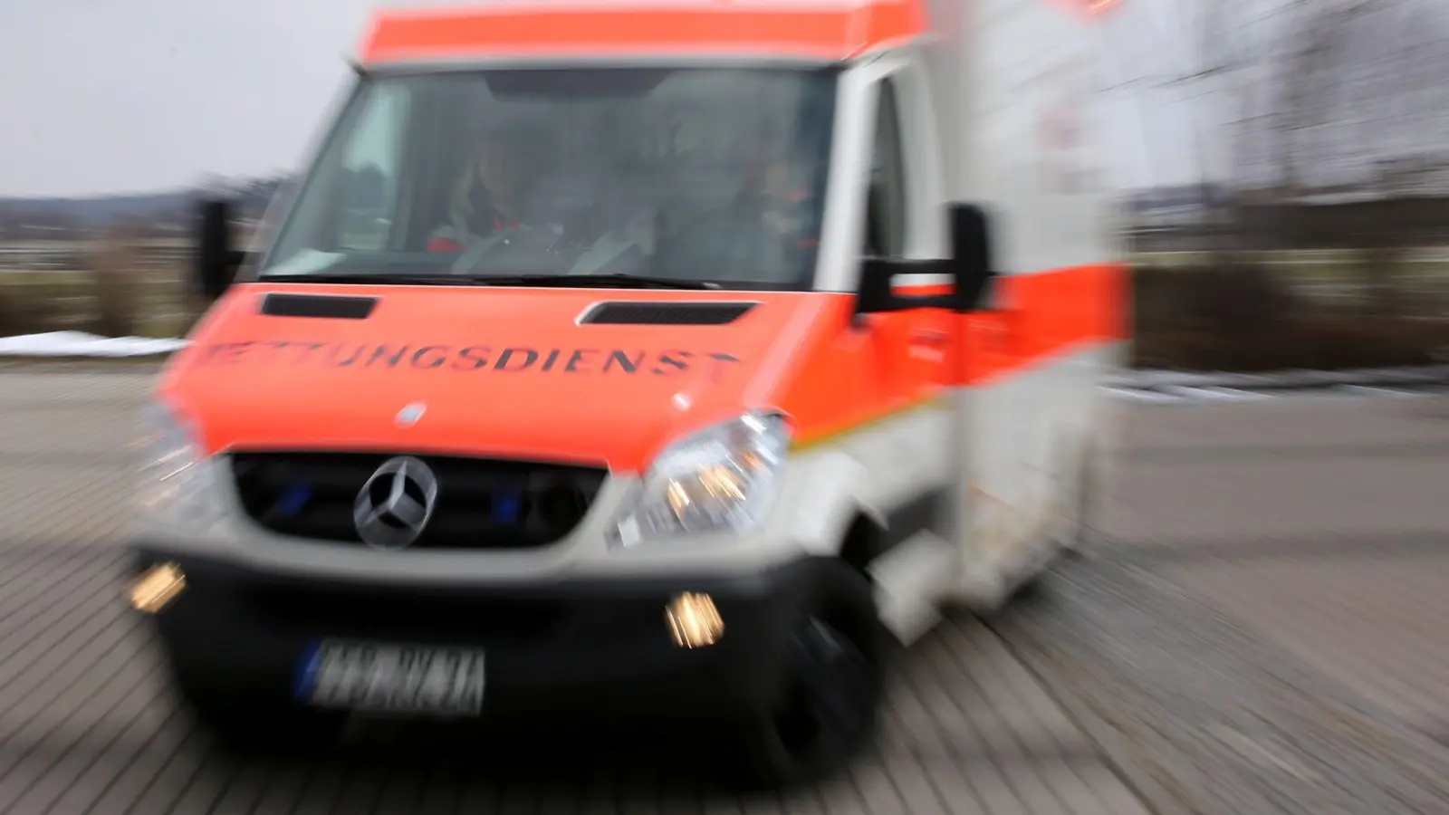 Der 59-Jährige hat sich bei seinem Sturz schwer verletzt. (Symbolbild) (Foto: Stephan Jansen/dpa)