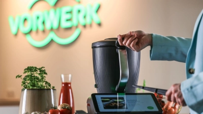 Mit dem Thermomix kann man unter anderem Lebensmittel zerkleinern, vermischen und erhitzen. (Foto: Oliver Berg/dpa)