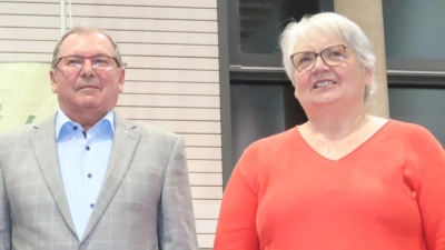 Gerhard Kammerer und Lydia Reuthlingshöfer wurden für ihr beachtenswertes ehrenamtliches Engagement geehrt. (Foto: Rainer Fritsch)