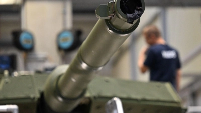 Der Leopard 2 A8 ist nach Militärangaben der erste Neubau eines Kampfpanzers für die Bundeswehr seit 1992. (Archivbild) (Foto: Swen Pförtner/dpa)