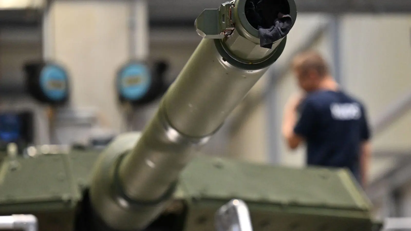 Der Leopard 2 A8 ist nach Militärangaben der erste Neubau eines Kampfpanzers für die Bundeswehr seit 1992. (Archivbild) (Foto: Swen Pförtner/dpa)