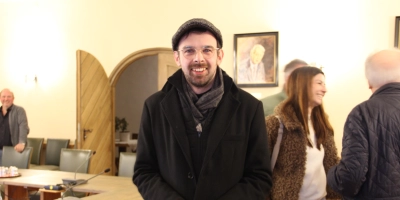 Christoph Rösch am Sonntagabend im Sitzungssaal des Rathauses. Er holte die meisten Stimmen im ersten Wahlgang. (Foto: Clarissa Kleinschrot)