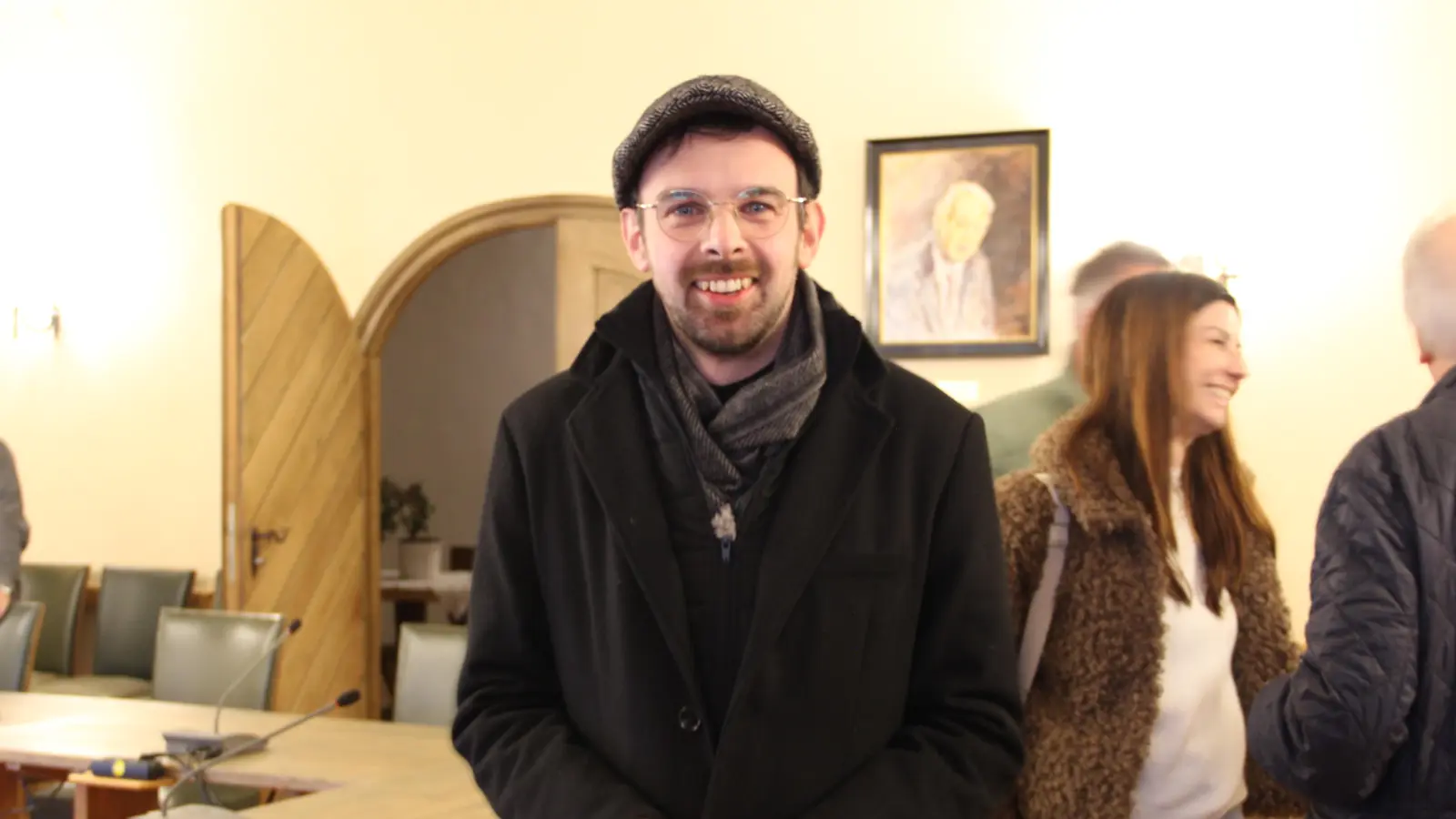 Christoph Rösch am Sonntagabend im Sitzungssaal des Rathauses. Er holte die meisten Stimmen im ersten Wahlgang. (Foto: Clarissa Kleinschrot)