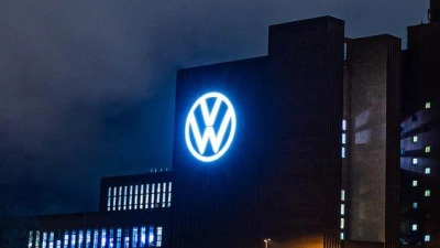 VW in Wolfsburg schreibt rote Zahlen - wegen der Probleme bei Porsche. (Archivbild) (Foto: Moritz Frankenberg/dpa)
