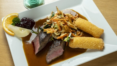 Die Küchenchefs der beteiligten Gaststätten bieten variationsreiche Zubereitungsarten des regionalen Wildfleisches an. (Foto: Andreas Riedel)