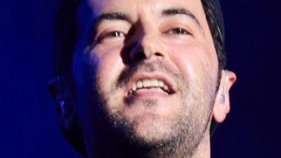 Nach der Absage eines Konzerts im Rahmen einer Ausstellung des Satirikers Jan Böhmermann hat sich nun auch der Rapper Chefket geäußert. (Archivbild) (Foto: Annette Riedl/dpa)