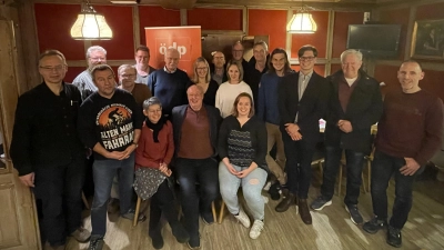 Die ÖDP-Liste mit Menschen aller Generationen und aus verschiedenen Berufen soll zeigen, dass Gemeinschaft, Erfahrung und frische Ideen zusammengehören. (Foto: Maria Hetzel)