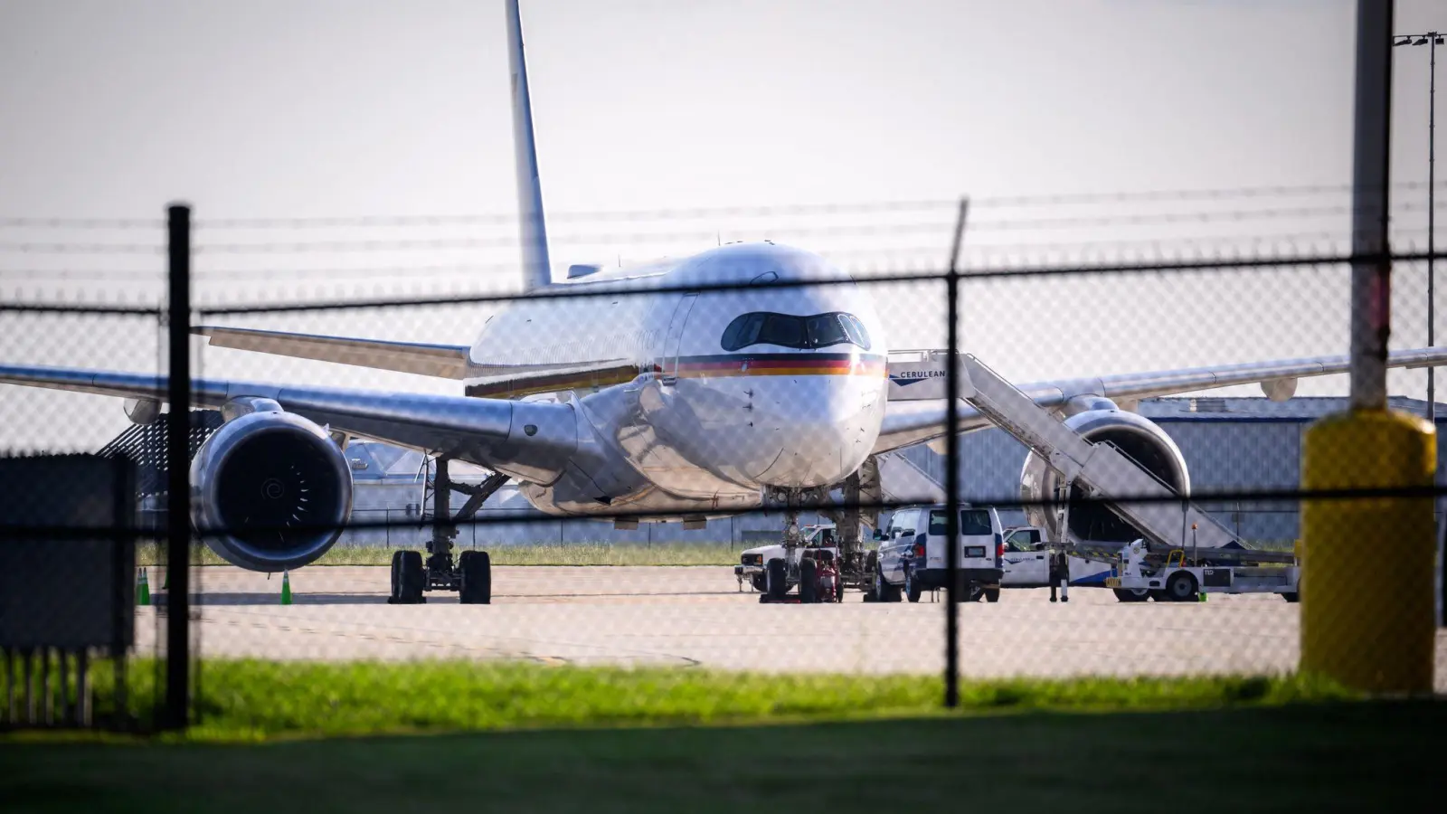 Der Regierungsflieger hat einen technischen Schaden.  (Foto: Bernd von Jutrczenka/dpa)