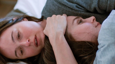 Renate Reinsve (l) als Nora Borg und Inga Ibsdotter Lilleaas als Agnes Borg Pettersen in einer Szene des Films „Sentimental Value”. (Foto: Kasper Tuxen Andersen/Plaion Pictures/Studiocanal/dpa)