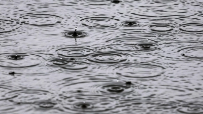 Statt Sonne satt gibt es in Bayern in den kommenden Tagen Regen und teils auch Gewitter.  (Foto: Karl-Josef Hildenbrand/dpa)
