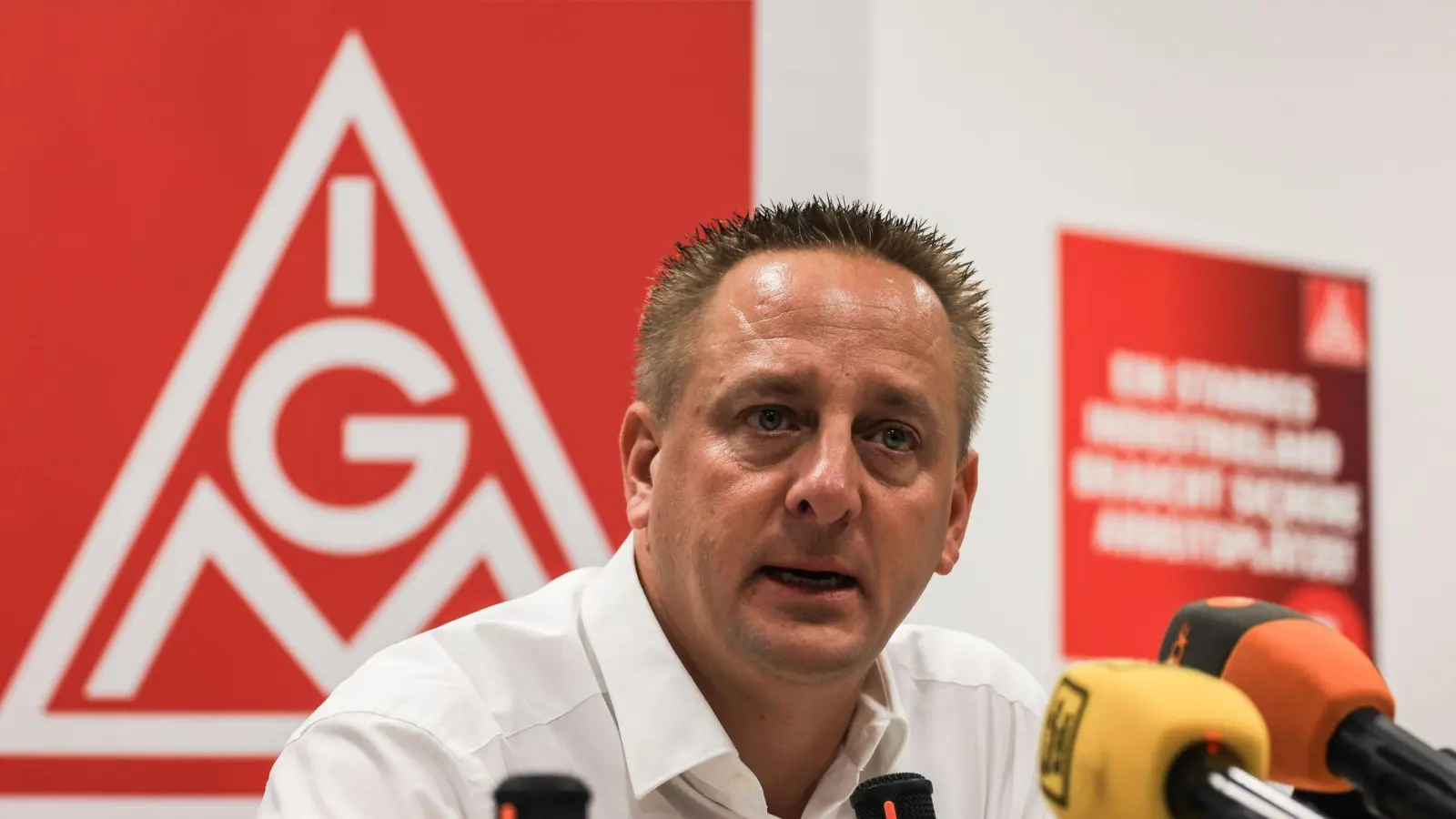 Benjamin Gruschka, Vorsitzender des Gesamtbetriebsrates der Ford Werke, macht vor dem Besuch von Olaf Scholz Druck. (Archivbild) (Foto: Oliver Berg/dpa)