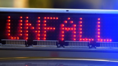 Die Polizei sperrte die Autobahn. (Symbolbild) (Foto: Stefan Puchner/dpa)