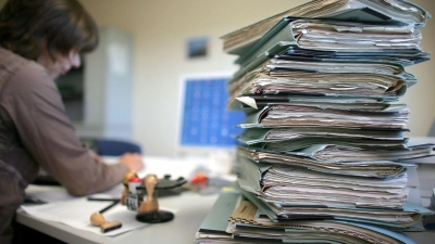 Bürokratie belastet viele Unternehmen in Deutschland schwer (Archivbild) (Foto: Patrick Pleul/dpa)