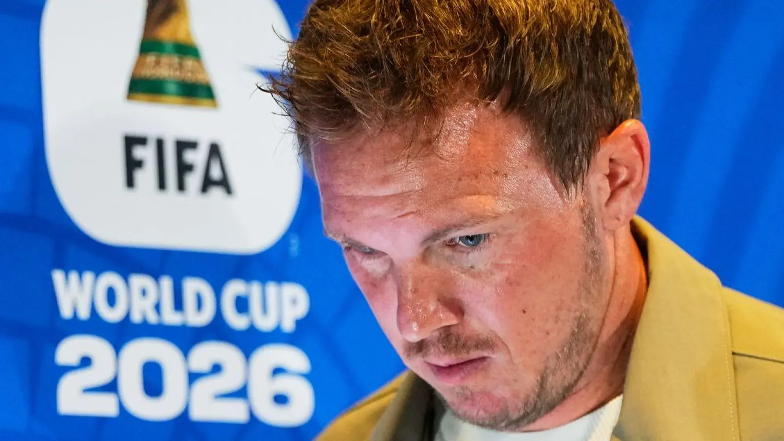 Julian Nagelsmann hat vor dem K.-o-Rundenspiel gegen Paraguay gesprochen. (Foto: Martin Meissner/AP/dpa)