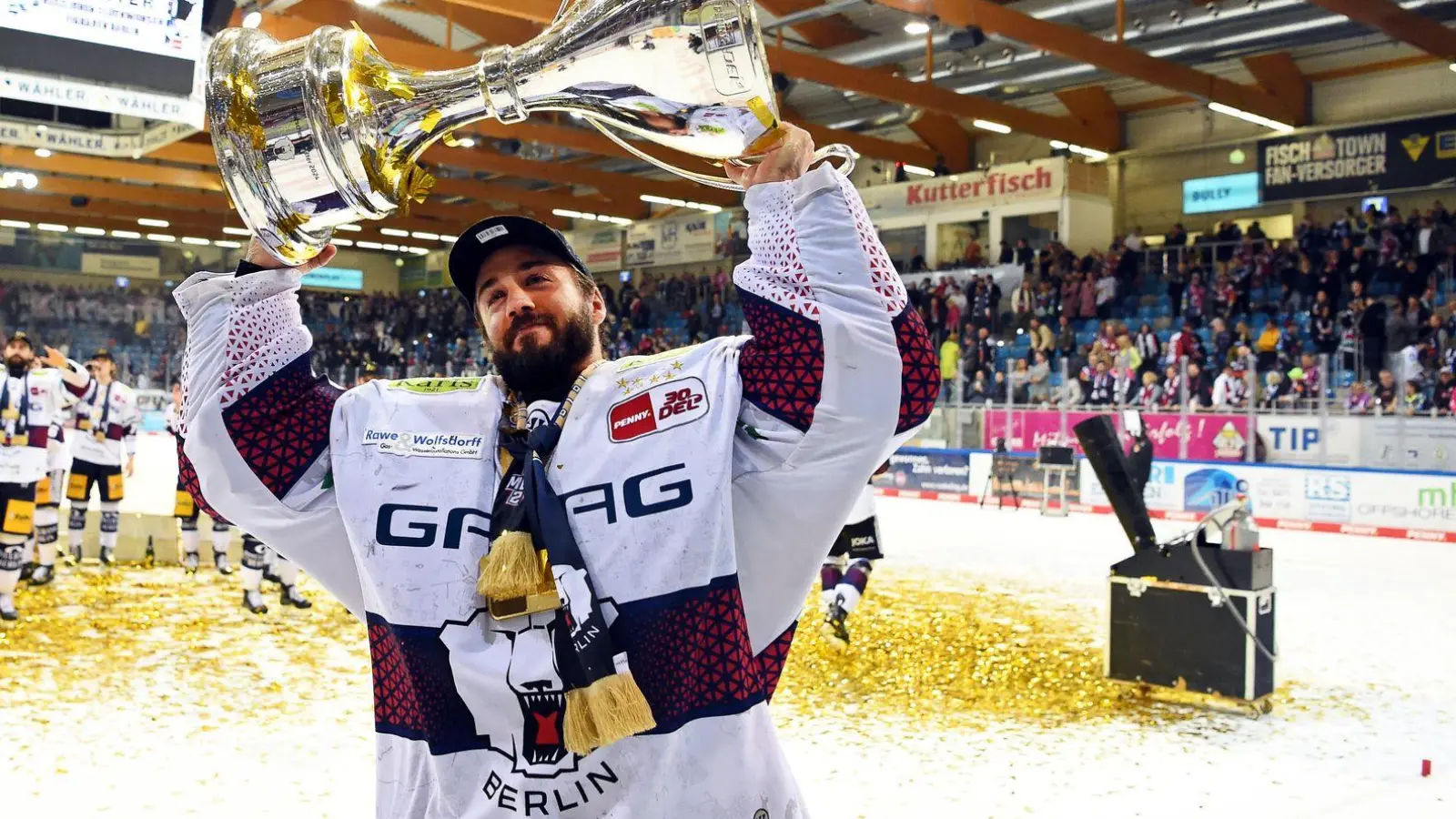 Die Eisbären Berlin gehen als Titelverteidiger in die neue Saison (Foto: Carmen Jaspersen/dpa)