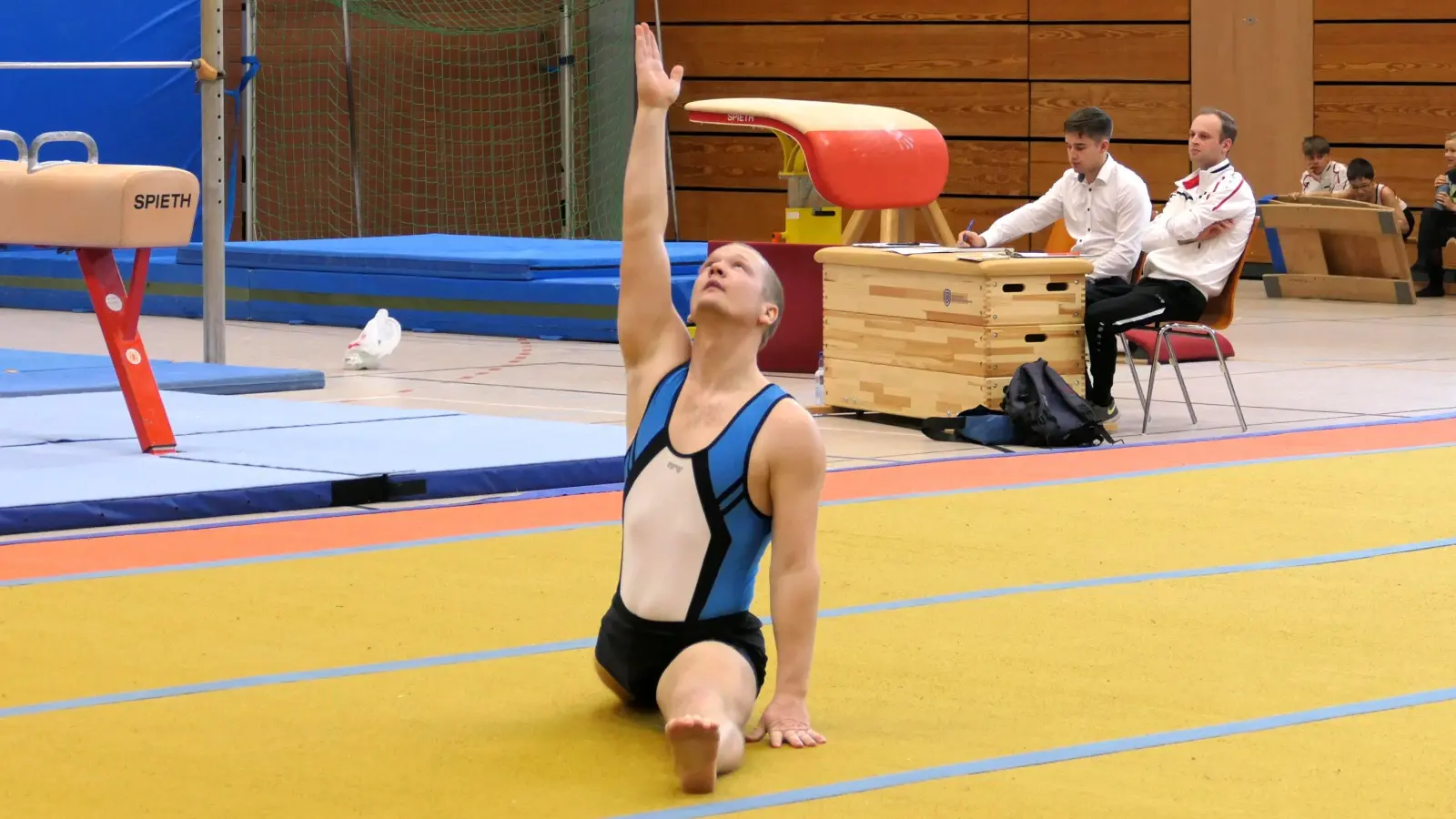 Nikolay Stellwag vom TV Heilsbronn bei seiner Übung am Boden. (Foto: Marcel Rose)