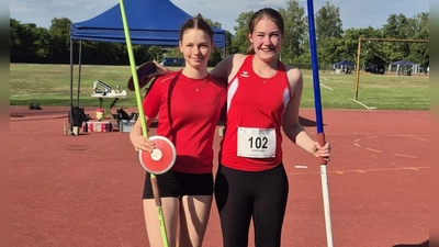 Nicola Rührschneck (links) und Lea Madison Johnson. (Foto: Simon Bauer)