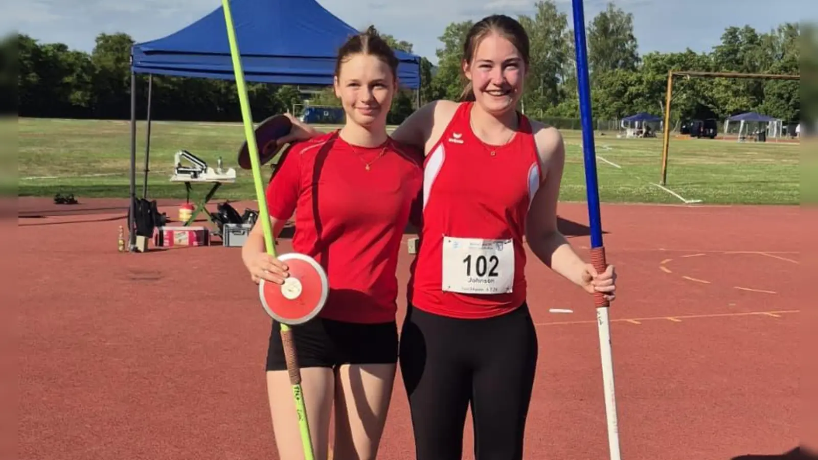 Nicola Rührschneck (links) und Lea Madison Johnson. (Foto: Simon Bauer)