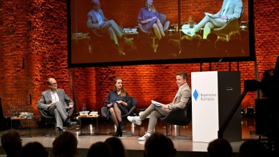 Die Gewinnerinnen und Gewinner des Bayerischen Buchpreises werden traditionell im Rahmen einer öffentlichen Diskussionsrunde gekürt. (Archivbild) (Foto: Uwe Lein/dpa)