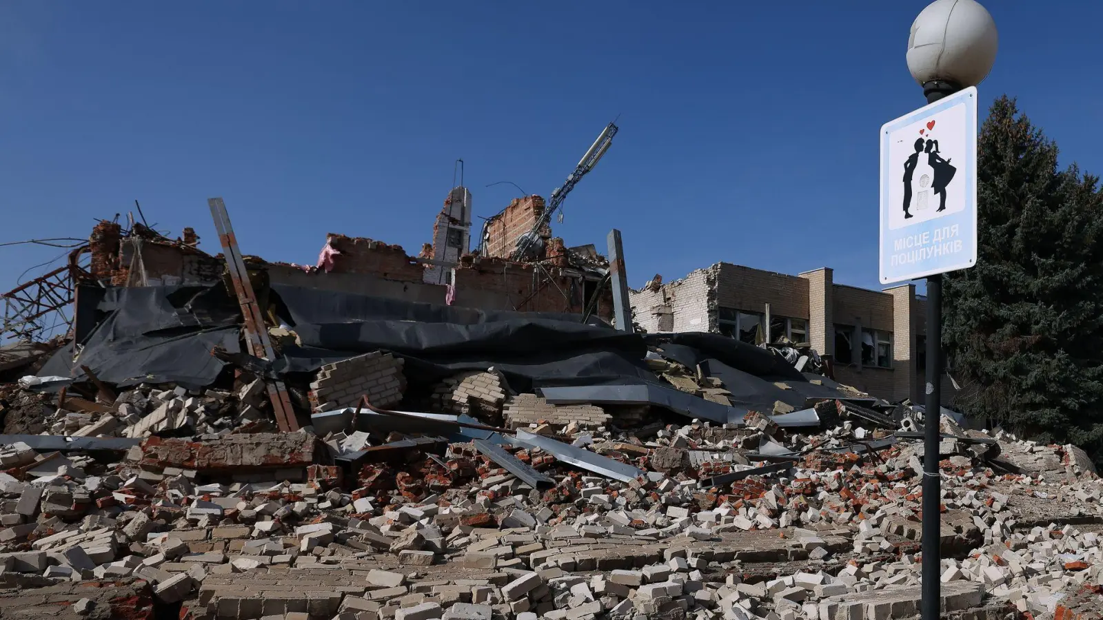Die Stadt Huljajpole im Gebiet Saporischschja wird bereits seit langem vom Süden von russischen Truppen bedroht und nun rücken diese auch von Osten her näher an die Stadt heran. (Archivbild) (Foto: David Young/dpa)