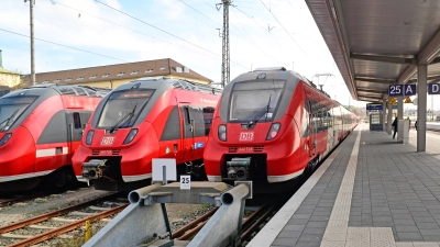 Um den Zugverkehr möglichst wenig zu beeinträchtigen, wurden die Weichen in den Nachtstunden erneuert. (Foto: Jim Albright)