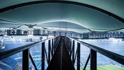 Statikprobleme am Stadiondach hatten zu der Absage des Spiels Hamburger SV gegen Bayer 04 Leverkusen geführt. (Foto: Nils Heitmann/HSV/dpa)