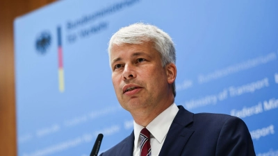 Bilger hat bereits eine Konferenz zum Niedrigwasser veranstaltet - den Grünen reicht das aber nicht. (Archivbild) (Foto: Oliver Berg/dpa)