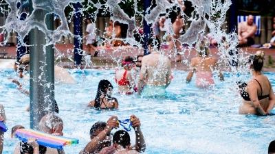 Die beste Abkühlung bei Hitzegraden: Freibad-Besuch. (Archivbild) (Foto: Carsten Koall/dpa)