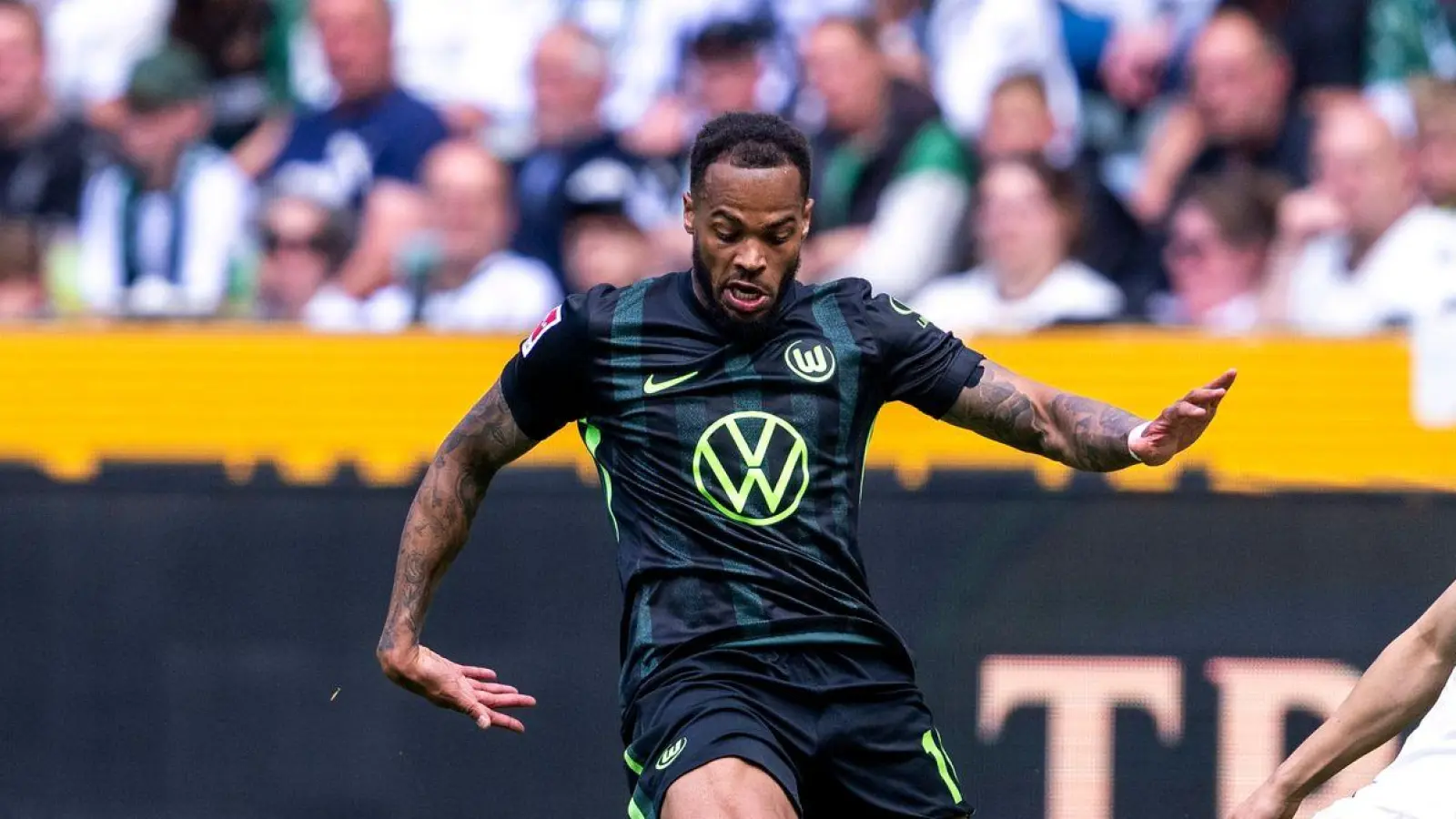 Nmecha wechselt in die Premier League. (Foto: David Inderlied/dpa)