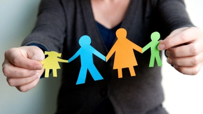 Mehr Freiheit beim Namen: Seit der Reform können Ehepartner und Kinder flexibler wählen, welchen Nachnamen sie tragen. (Foto: Mascha Brichta/dpa-tmn)