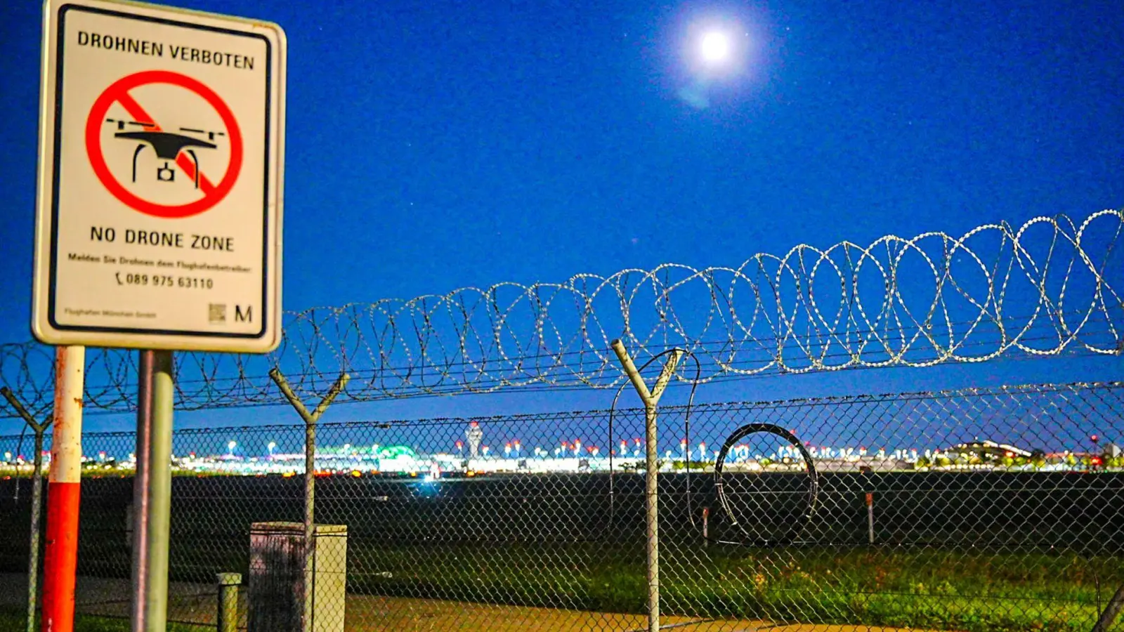 Illegale Drohnenflüge können gerade an Flughäfen massiven Ärger verursachen. Bayerns Polizei geht mit einem neuen Abwehrzentrum künftig konsequenter gegen die Fluggeräte und die Verantwortlichen vor. (Archivbild) (Foto: Enrique Kaczor/onw-images/dpa)