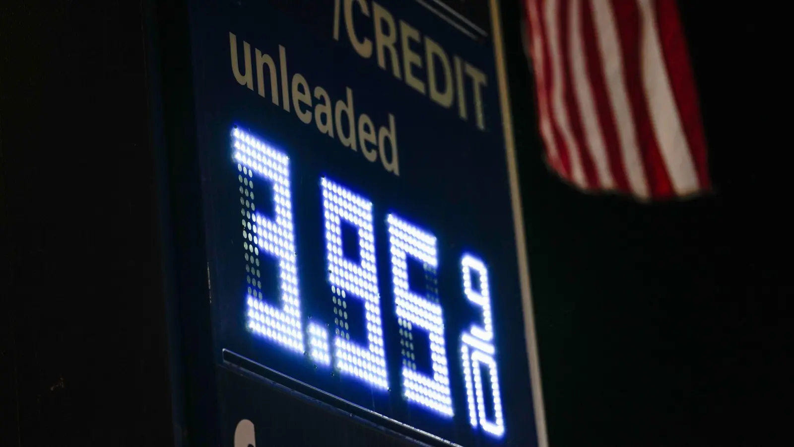 US-Benzinpreise steigen auf höchstes Niveau seit Jahren (Archivbild). (Foto: Jenny Kane/AP/dpa)