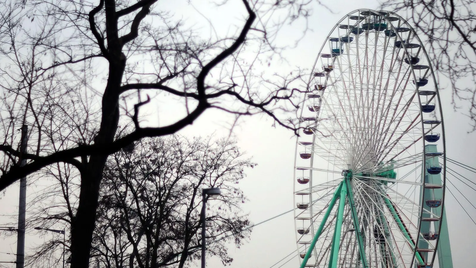 Nach einem Stromausfall läuft die Deutzer Kirmes in Köln wieder. (Archivbild) (Foto: Marius Becker/dpa)