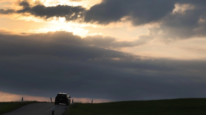 Am Sonntag ziehen vielerorts Wolken im Freistaat auf. (Symbolbild) (Foto: Karl-Josef Hildenbrand/dpa)