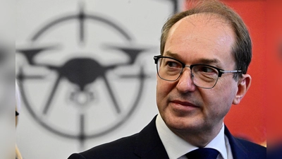 Bundesinnenminister Alexander Dobrindt (CSU) dankt der Bundespolizei, die beim Aufbau des neuen Drohnenabwehrzentrums eine wichtige Rolle spielt. (Foto: Tobias Schwarz/AFP Pool/dpa)