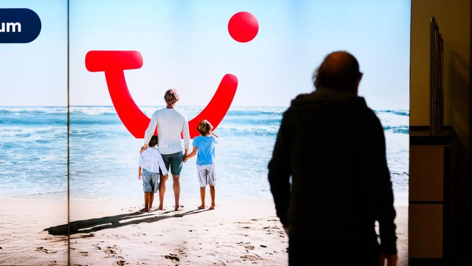 Vor seiner Hauptversammlung legte der Reisekonzern für das Quartal bis Ende Dezember gute Zahlen vor. (Foto: Julian Stratenschulte/dpa)
