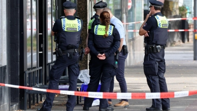 Die Polizei ermittelt - aber bisher konnte den Angaben zufolge noch kein Tatverdächtiger festgenommen werden.  (Foto: Bodo Marks/dpa)