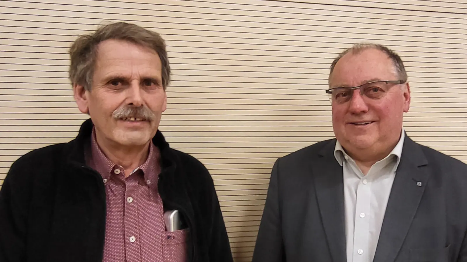 Die Vorsitzenden des neuen Zweckverbandes der Hesselberg-Gruppe sind Dieter Schröder und als Stellvertreter Karl Fickel (von links). (Foto: Albert Schülein)