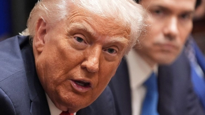 Trump wurde auf seine frühere Äußerung angesprochen, dass die Ukraine von Russland besetzte Gebiete zurückgewinnen könnte. (Foto: Evan Vucci/AP/dpa)