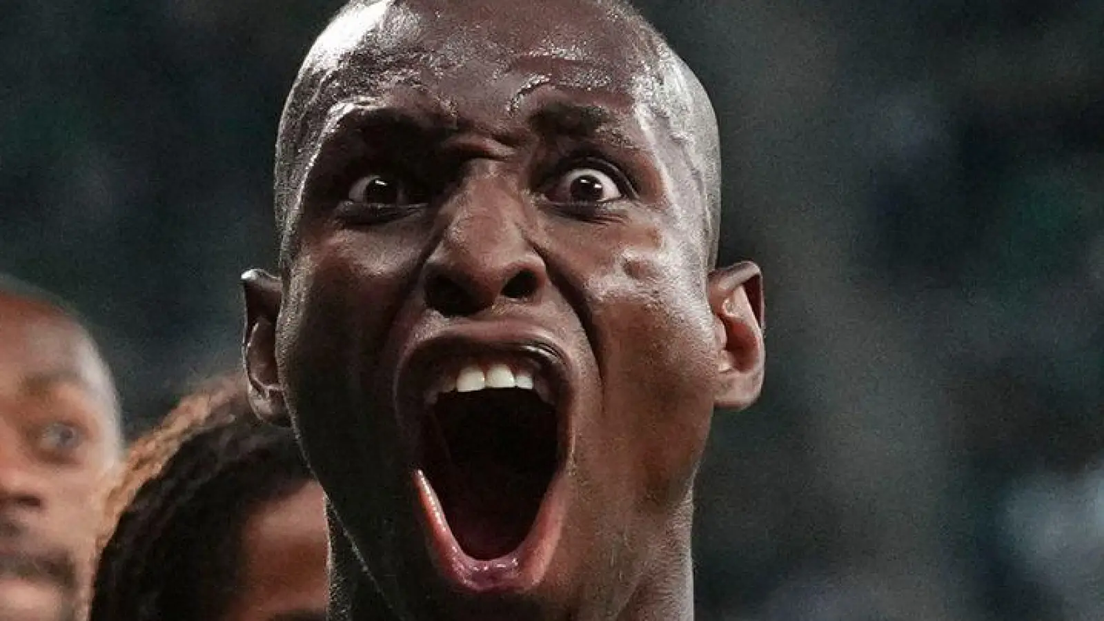 Nicolas Jackson soll Thema beim FC Bayern sein. (Foto: Petr David Josek/AP/dpa)