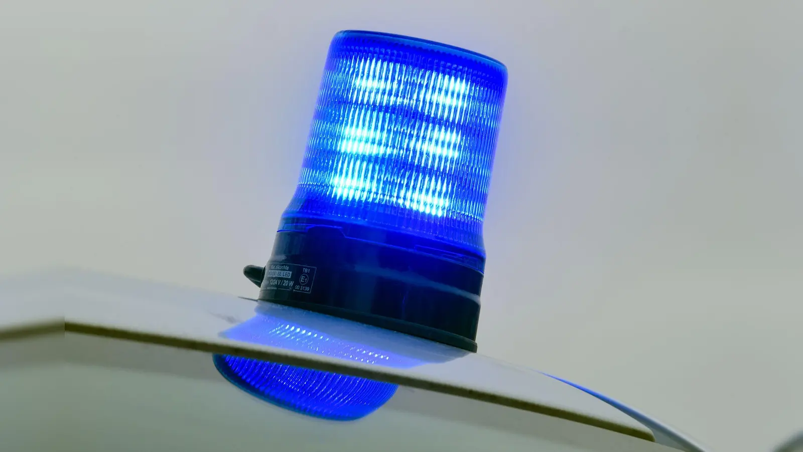 Polizeikräfte sichern bei einer großangelegten Razzia in Süddeutschland Beweismittel im Kampf gegen mutmaßlichen bandenmäßigen Drogenhandel. (Symbolbild) (Foto: Patrick Pleul/dpa-Zentralbild/dpa)