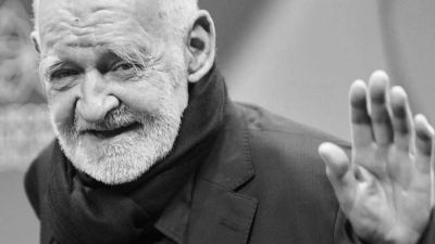 Bela Tarr war 2023 bei der Verleihung des Europäischen Filmpreises in Berlin. (Foto: Annette Riedl/dpa)