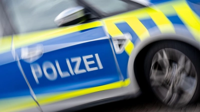 Die Kreuzung bei Bettenfeld im Landkreis Ansbach war nach einem schweren Motorradunfall am Mittwoch für Stunden gesperrt. (Symbolbild: Hendrik Schmidt/dpa)