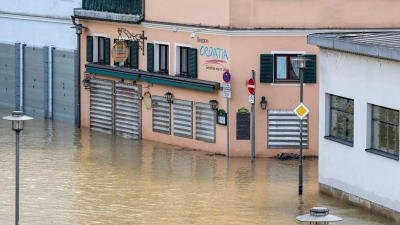 Teile der Altstadt von Passau sind noch immer vom Hochwasser der Donau überschwemmt. (Foto: Armin Weigel/dpa)